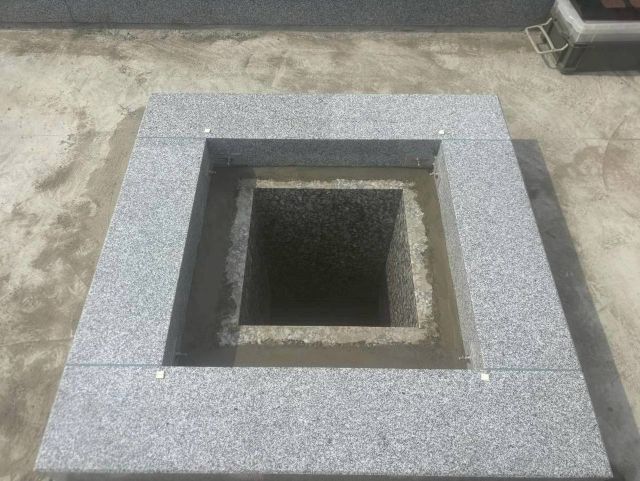 桑名市佛眼院　永代供養墓工事　㉜合祀塔基礎石設置